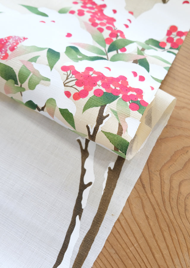 和風モダンタペストリー(雪持ち南天)