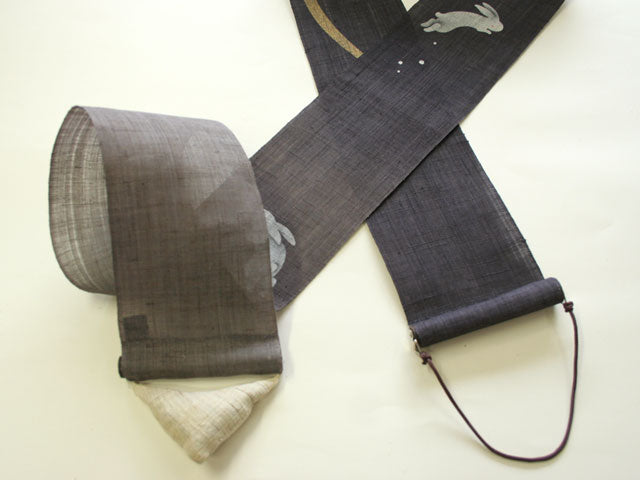 細タペストリー(はねうさぎ)