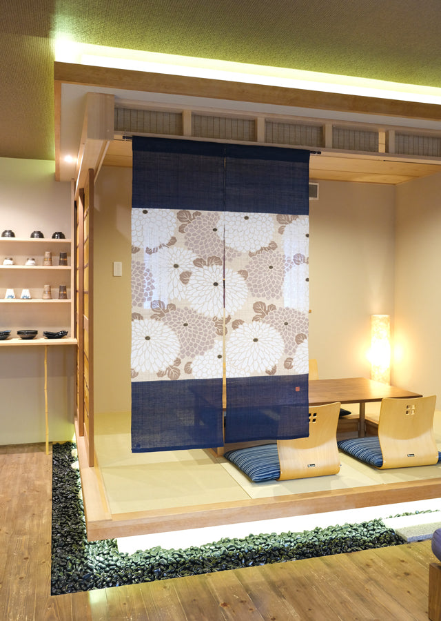 Hemp noren (round chrysanthemum dark blue) maukiku rurimon