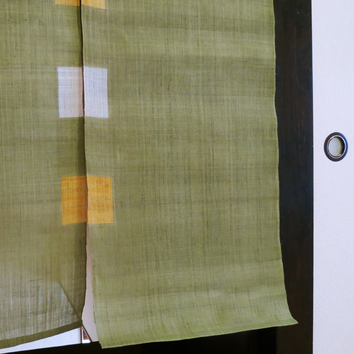 麻のれん(木漏れ日)