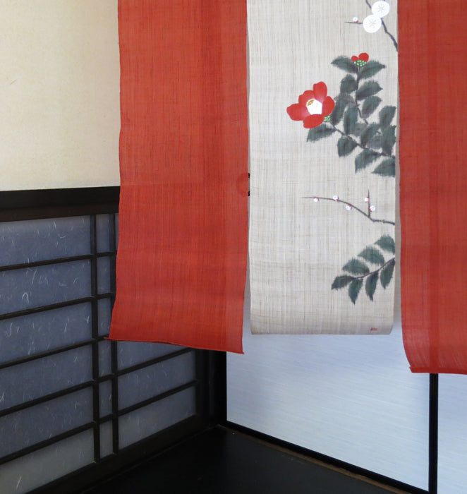 麻のれん(椿に白梅)