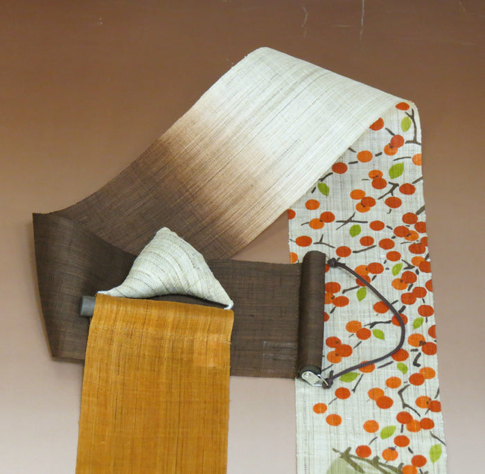 細タペストリー(茅葺屋根に柿)