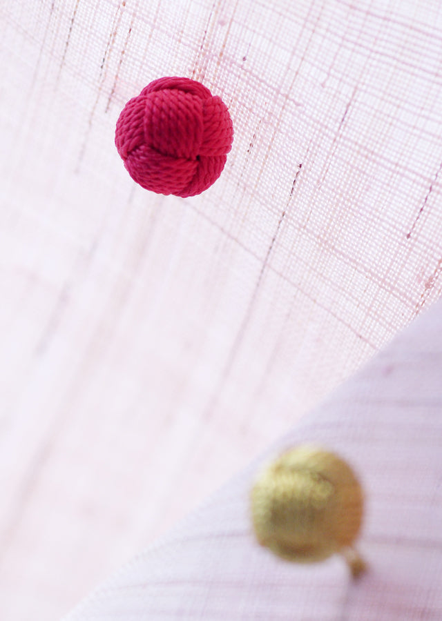 Thin tapestry (Enmusubi "Kusudama")