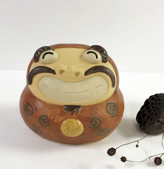 陶人形（いっひっひのだるま)撮影用小物は付属していません