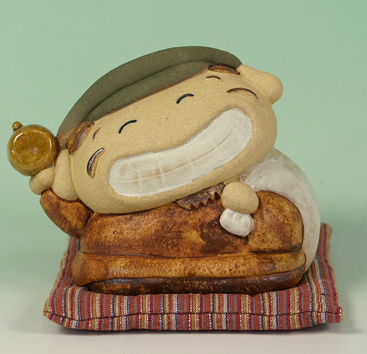 陶人形（いっひっひの大黒)座布団の柄はアソート