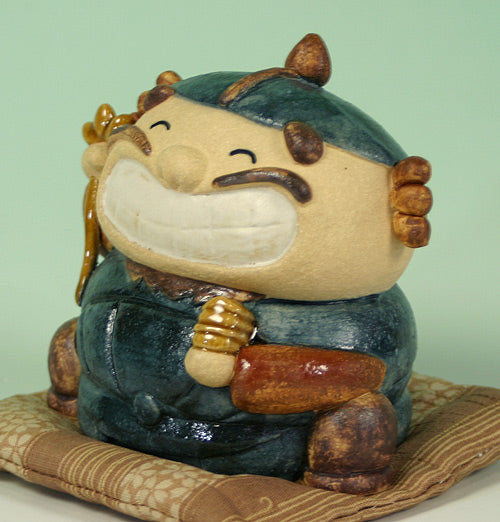 陶人形（いっひっひの毘沙門)座布団の柄はアソート