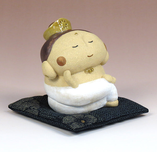 陶人形（弥勒菩薩さん)座布団の柄はアソート