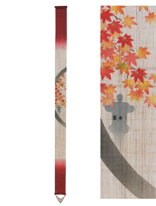 細タペストリー(丸窓に紅葉)